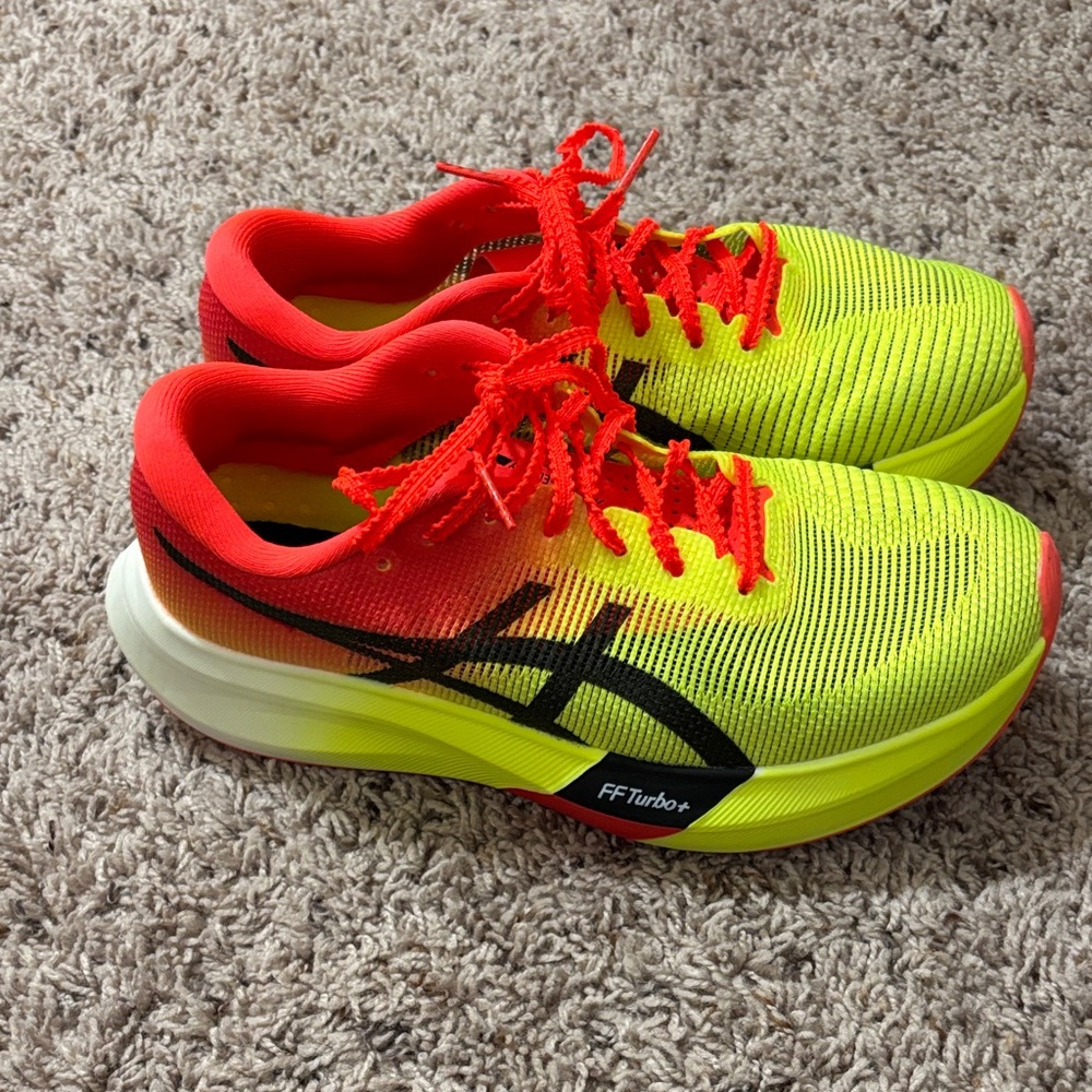 ASICS metaspeed sky - like new- Vibrant Yellow and Red
